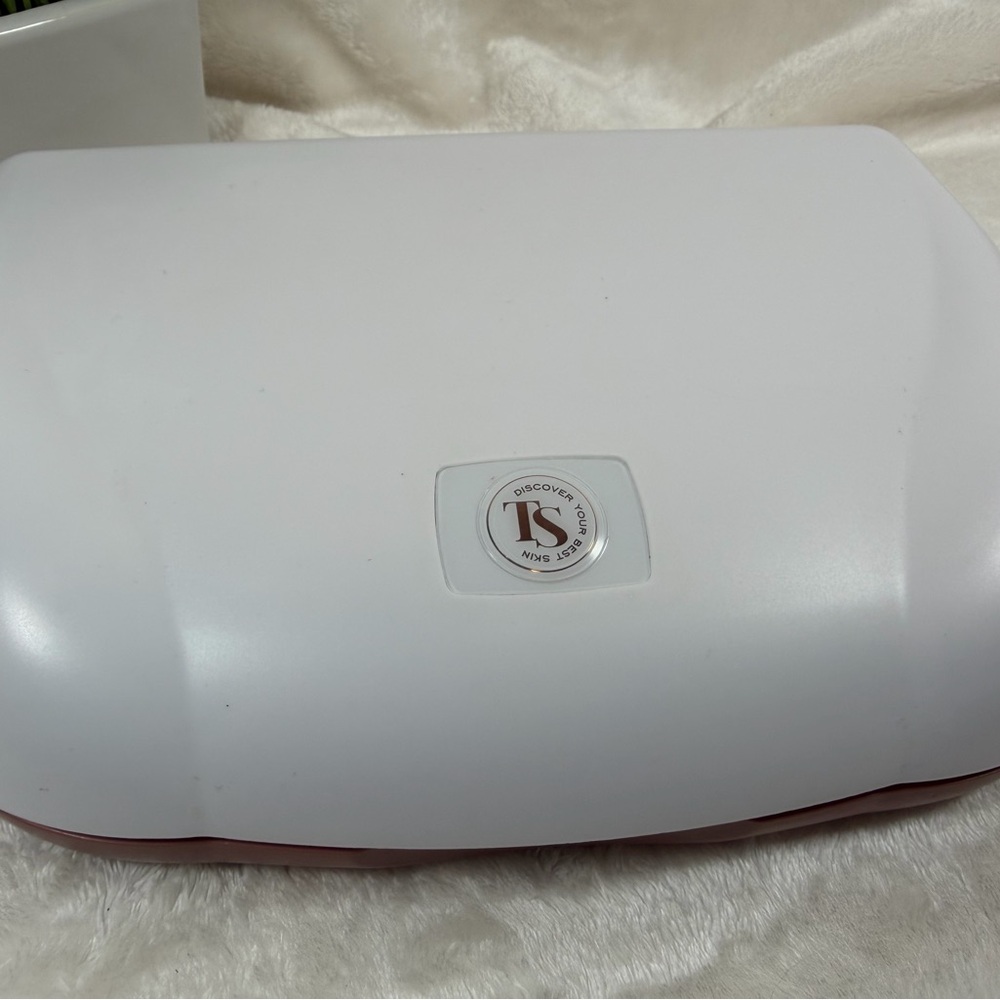 Trophy Skin White Skincare Tool - Picture 6 of 6